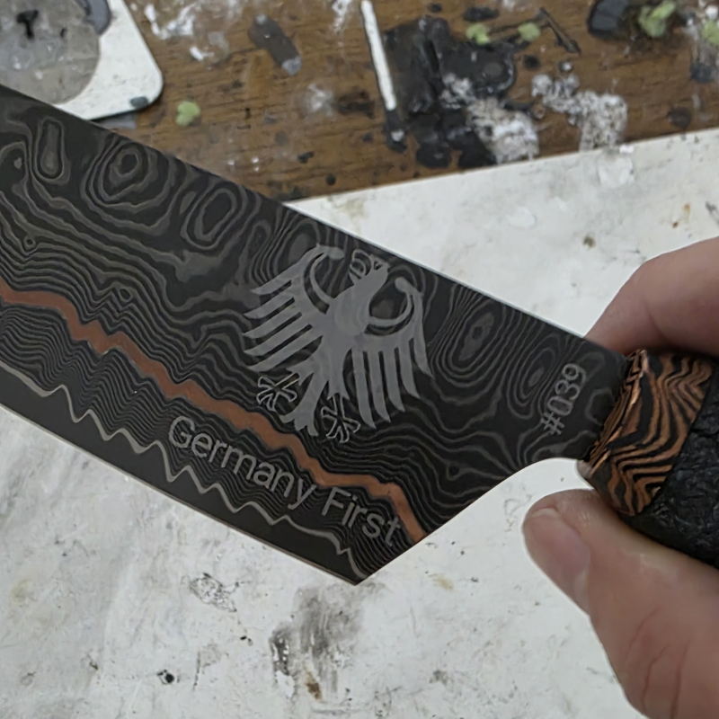 mit Deutschlandwappen